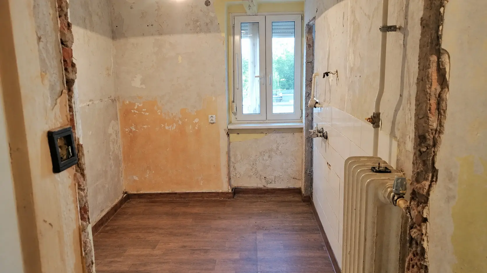Helyszíni felmérés bontási munkák előtt